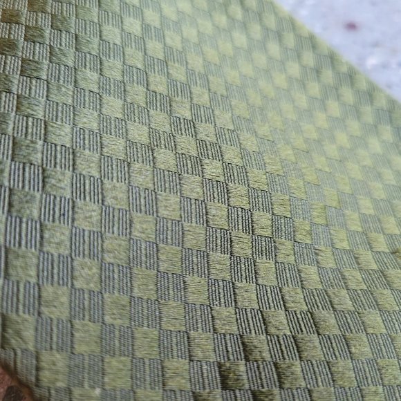 3/$20 - Geoffrey Beene 100% silk Tie - Picture 2 of 3